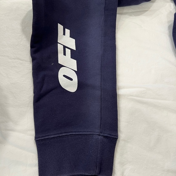 Off-White - Picture 3 of 16